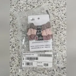 ALO Yoga | Accessories | Alo Yoga Fresh Mini Scrunchie 3pack  display picture 1